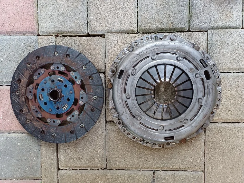 Tirane, shes Disk ,Specidisk . Shumë pak i përdorur. Marka SACHS , Golf 5 Nafte, manuale 5 km 152 €