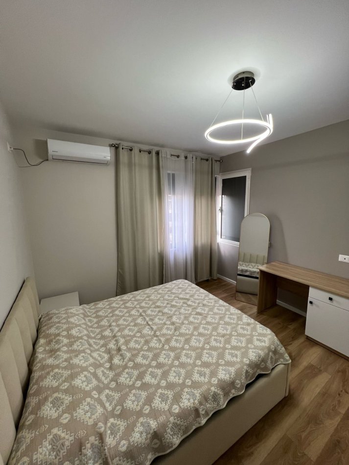 Tirane, jepet me qera apartament 2+1+Aneks+Ballkon Kati 3, 90 m² 750 € (Perballe Delijorgjit Rr.Kavajes)