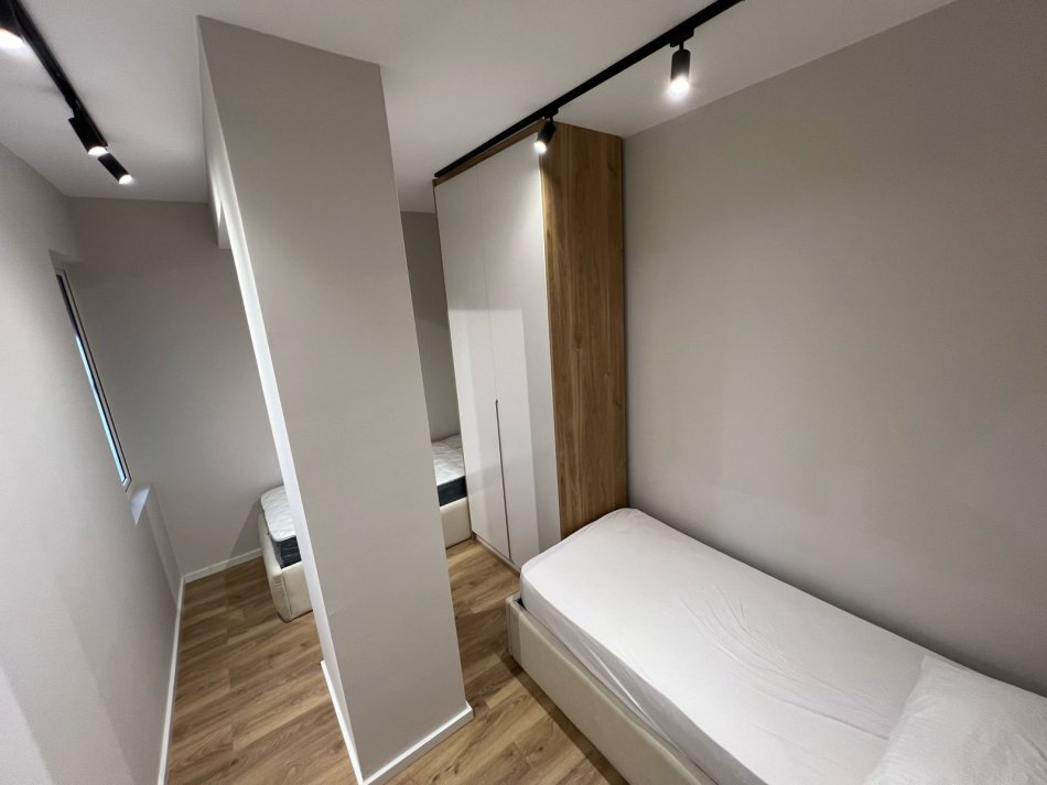 Tirane, jepet me qera apartament 2+1+Aneks+Ballkon Kati 3, 90 m² 750 € (Perballe Delijorgjit Rr.Kavajes)