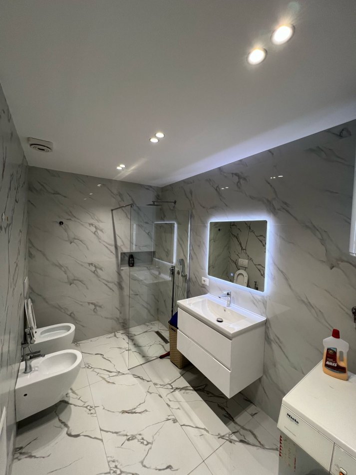 Tirane, jepet me qera apartament 2+1+Aneks+Ballkon Kati 3, 90 m² 750 € (Perballe Delijorgjit Rr.Kavajes)