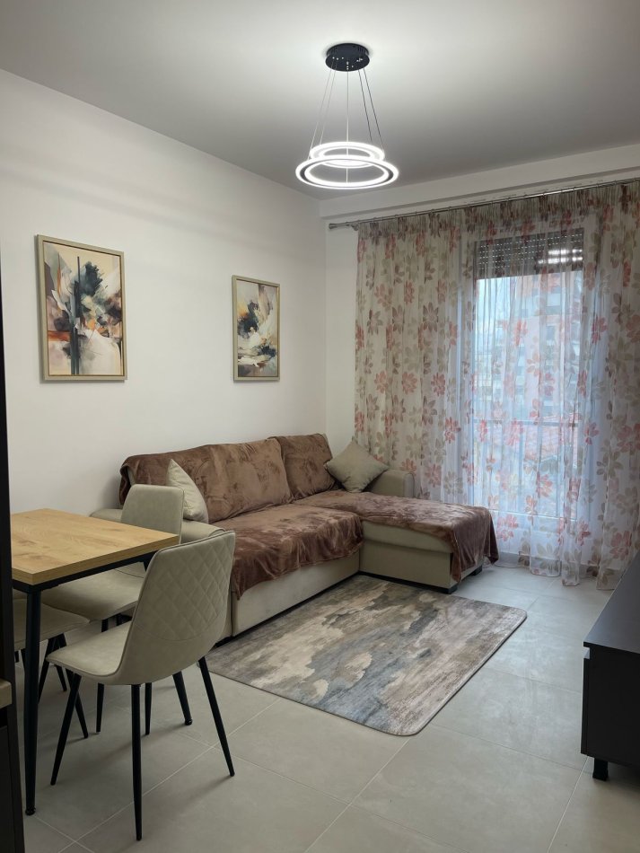 Tirane, jepet me qera apartament 1+1 Kati 4, 60 m² 550 € (Shkolla e kuqe plus post parkimi)