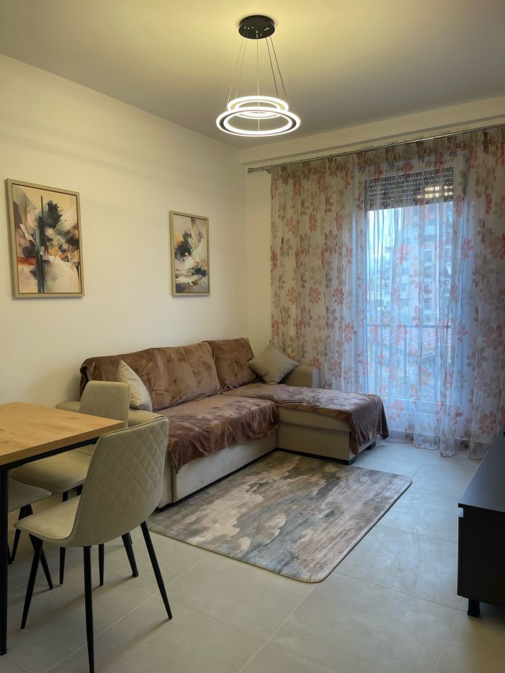 Tirane, jepet me qera apartament 1+1 Kati 4, 60 m² 550 € (Shkolla e kuqe plus post Extra)