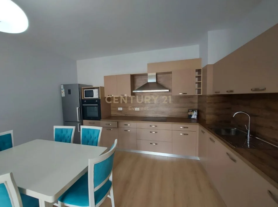 Tirane, jepet me qera apartament 2+1 Kati 3, 122 m² 550 € (Rruga Dritan Hoxha)