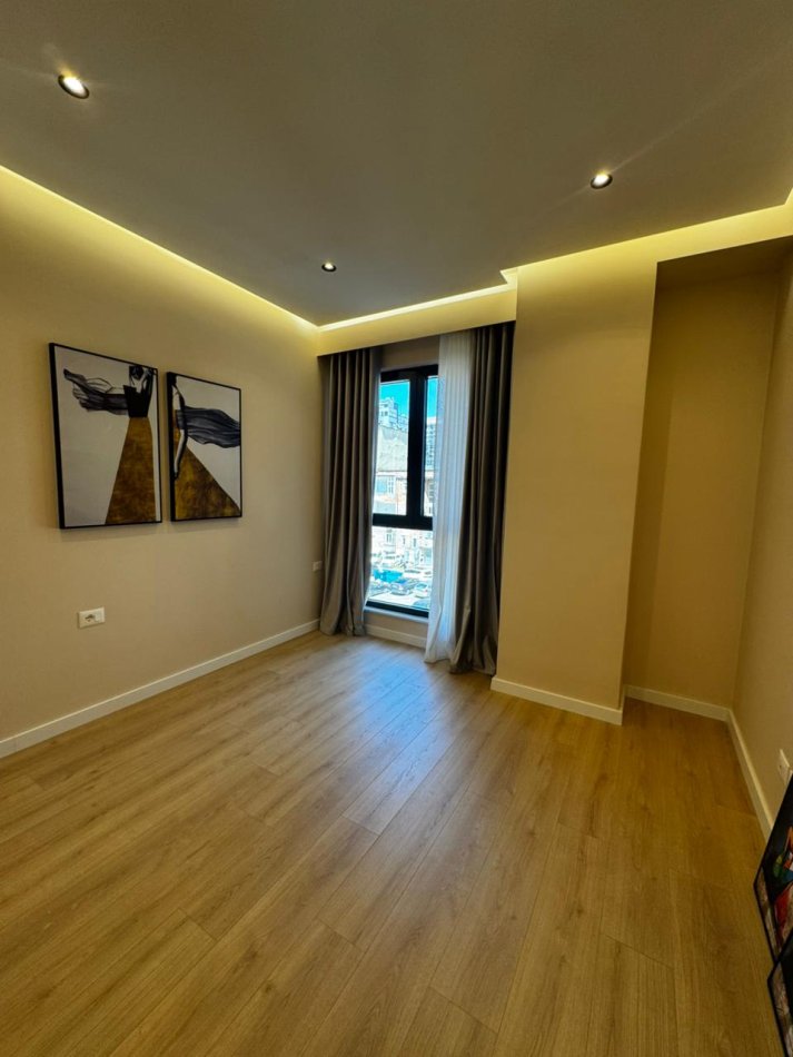 Tirane, shitet apartament 2+1+Aneks+Ballkon Kati 3, 107 m² 275.000 € (Pazari I ri)