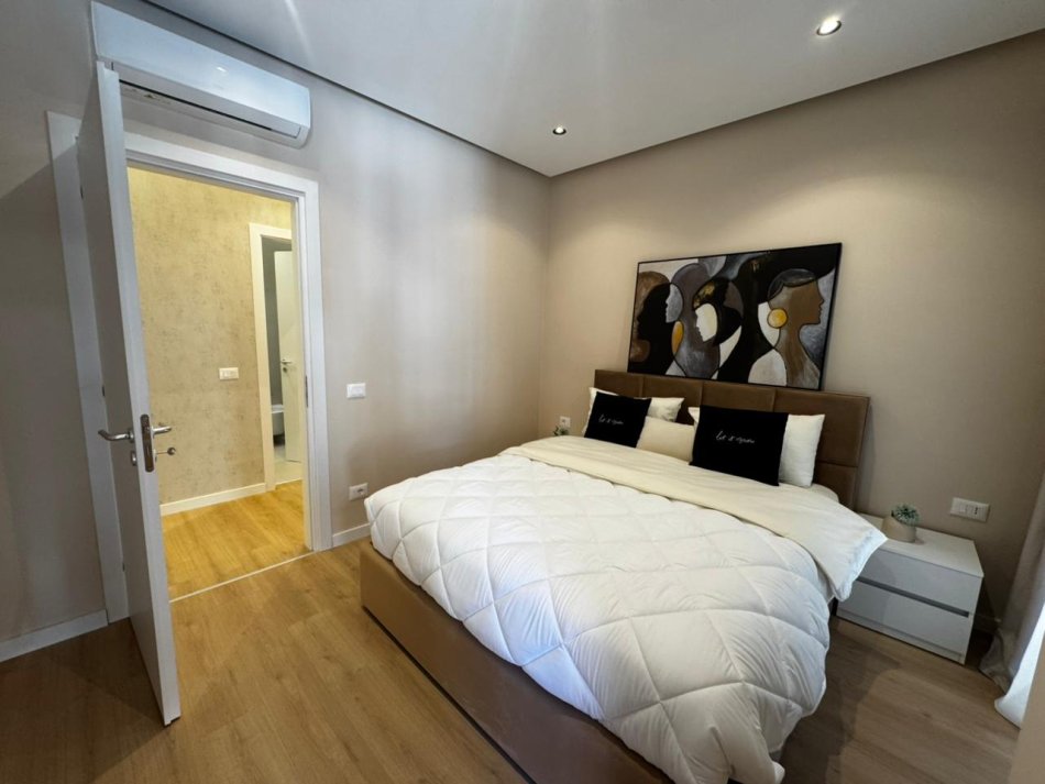 Tirane, shitet apartament 2+1+Aneks+Ballkon Kati 3, 107 m² 275.000 € (Pazari I ri)