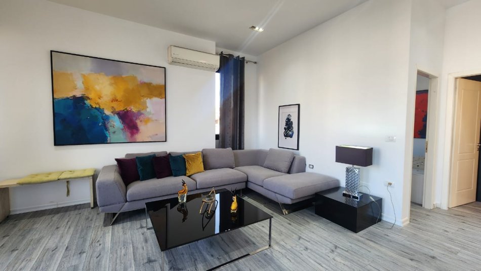 Tirane, jepet me qera apartament 2+1+Aneks+Ballkon Kati 7, 80 m² 800 € (Pran Kompleksit delijorgji)