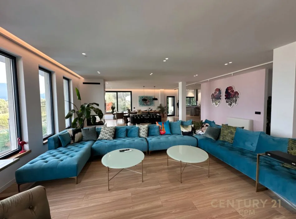 Tirane, jepet me qera Vile Kati 4, 970 m² 6.500 € (Liqeni I Thate)