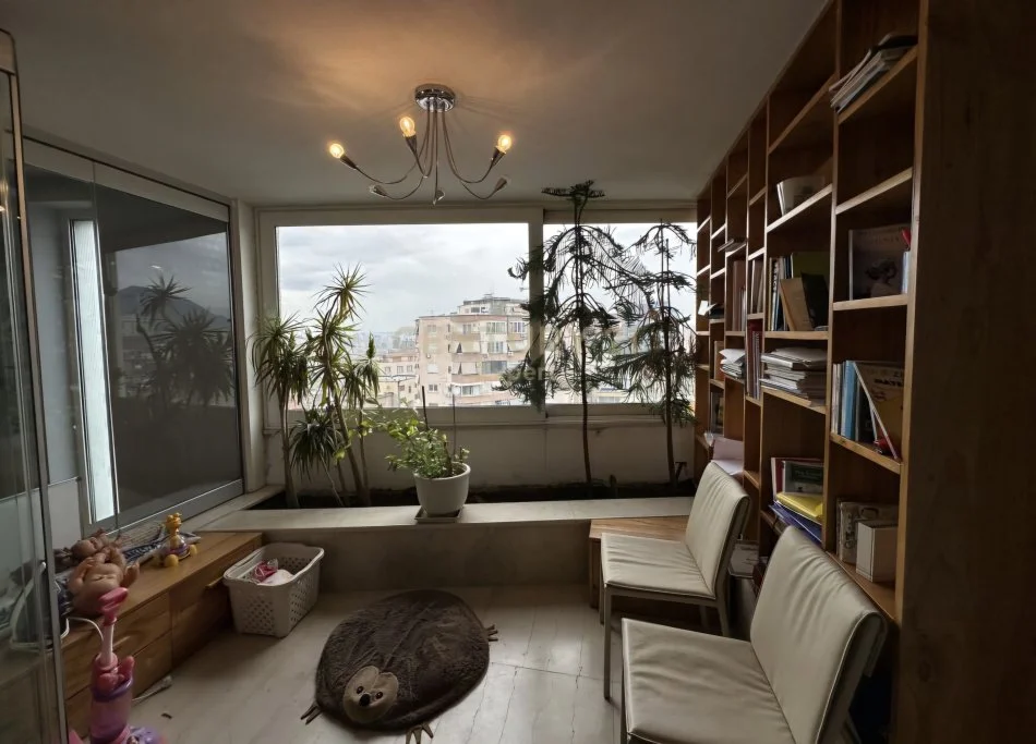 Tirane, shitet apartament+verande | Penthouse 4+1 Kati 8, 343 m² 440.000 € (Mozaiku i Tiranës) - Parkim: 2 garazhe