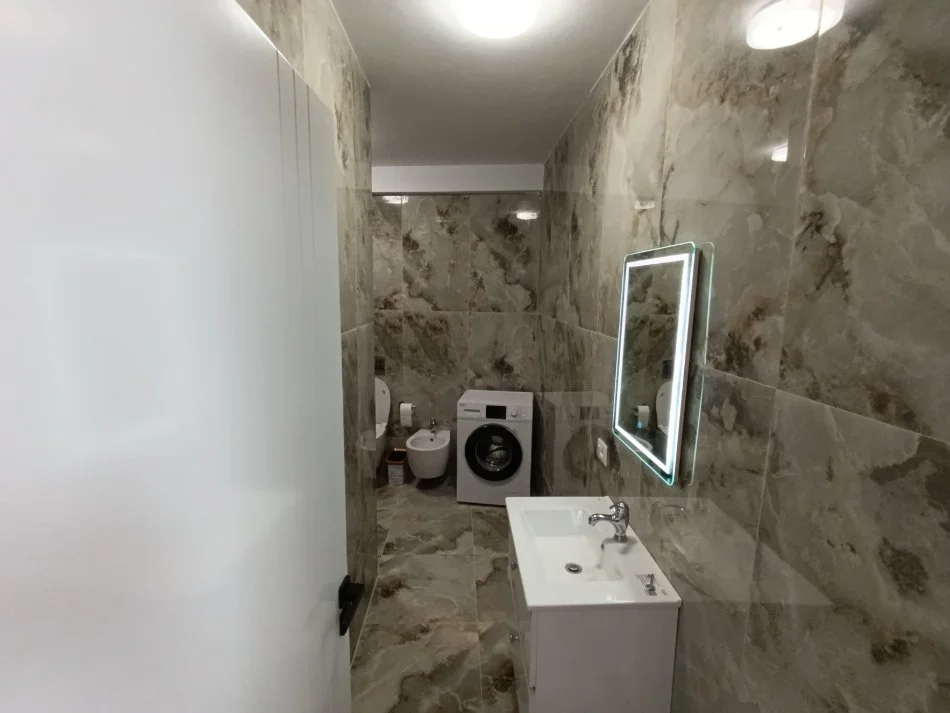 Tirane, jepet me qera apartament 2+1+Aneks+Ballkon , 104 m² (Qender)