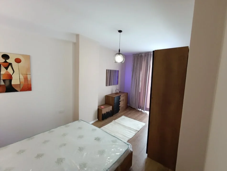 Tirane, jepet me qera apartament 2+1+Aneks+Ballkon , 104 m² (Qender)