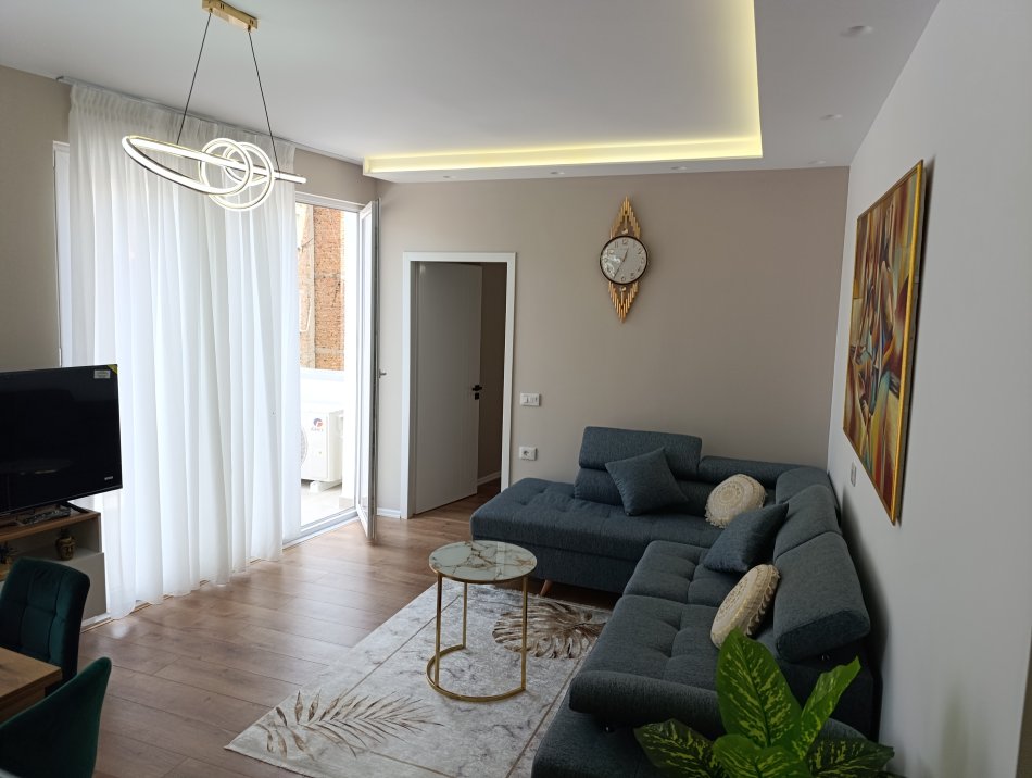 Tirane, jepet me qera apartament 2+1+Aneks+Ballkon , 104 m² (Qender)