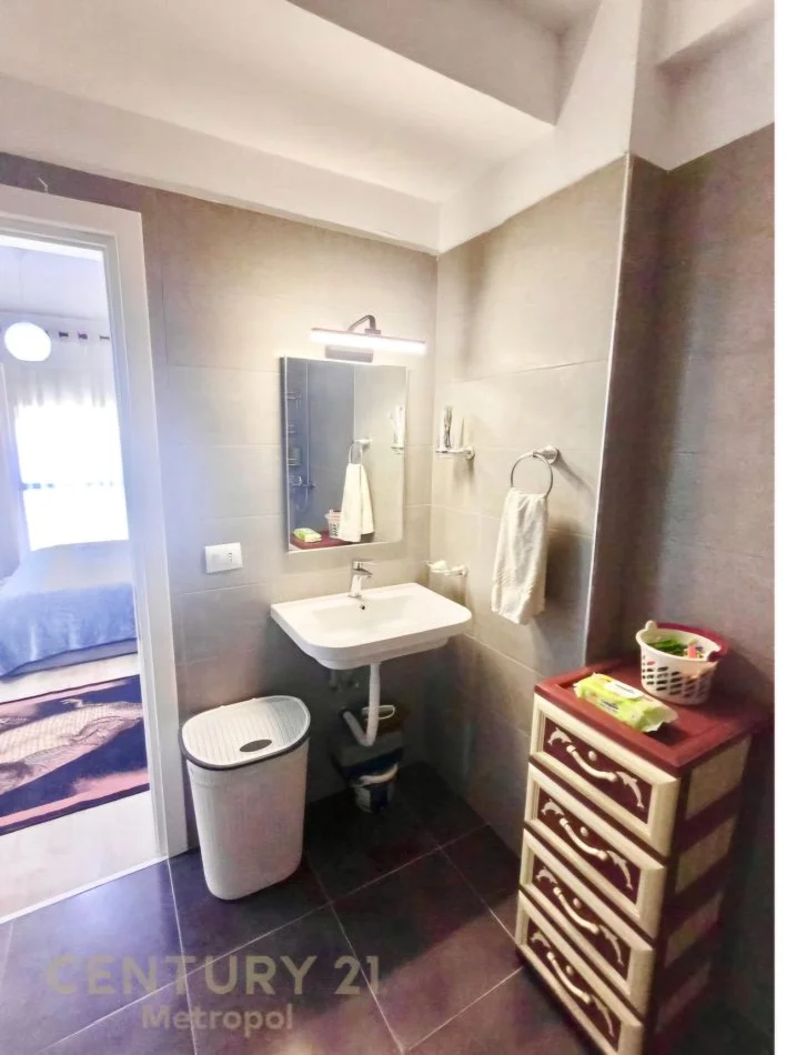 Tirane, shitet apartament 2+1 Kati 8, 92 m² 145.000 € (Ali Demi)