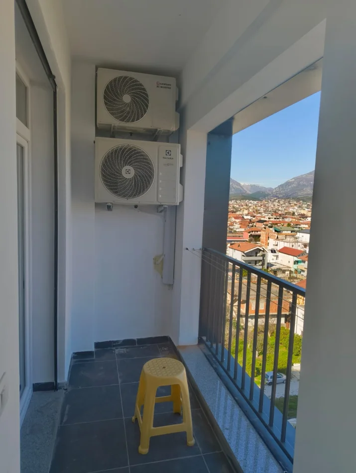 Tirane, jepet me qera apartament 1+1 Kati 8, 70 m² 500 € (Rruga 5 Maji)