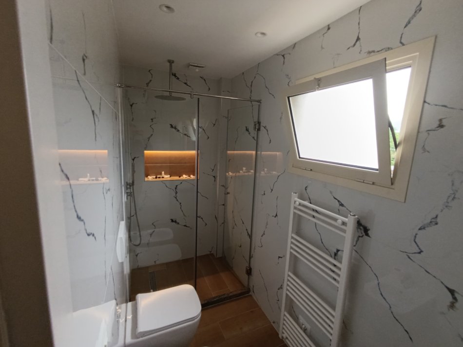 Tirane, jepet me qera apartament 1+1+Aneks+Ballkon Kati 4, 65 m² 450 € (Allias pran Spitalit Nen Tereza)