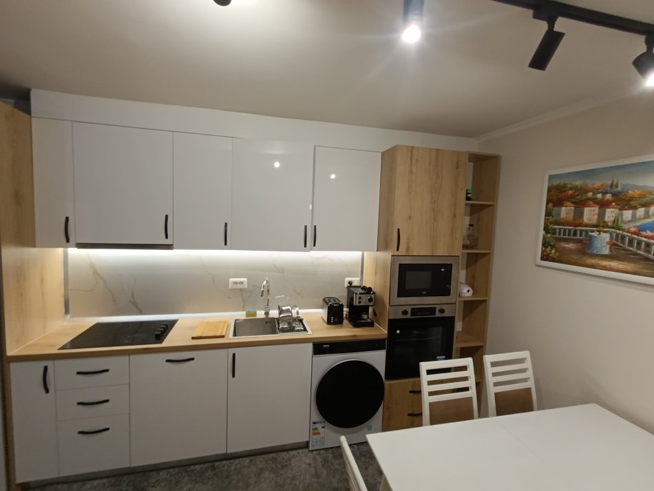 Tirane, jepet me qera apartament 1+1+Aneks+Ballkon Kati 4, 65 m² 450 € (Allias pran Spitalit Nen Tereza)