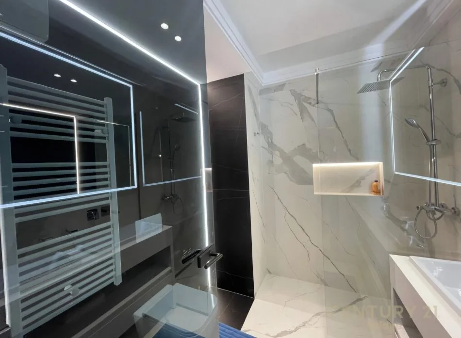 Tirane, jepet me qera apartament 2+1 Kati 5, 165 m² 2.000 € (Kopshti Botanik Zoologjik)