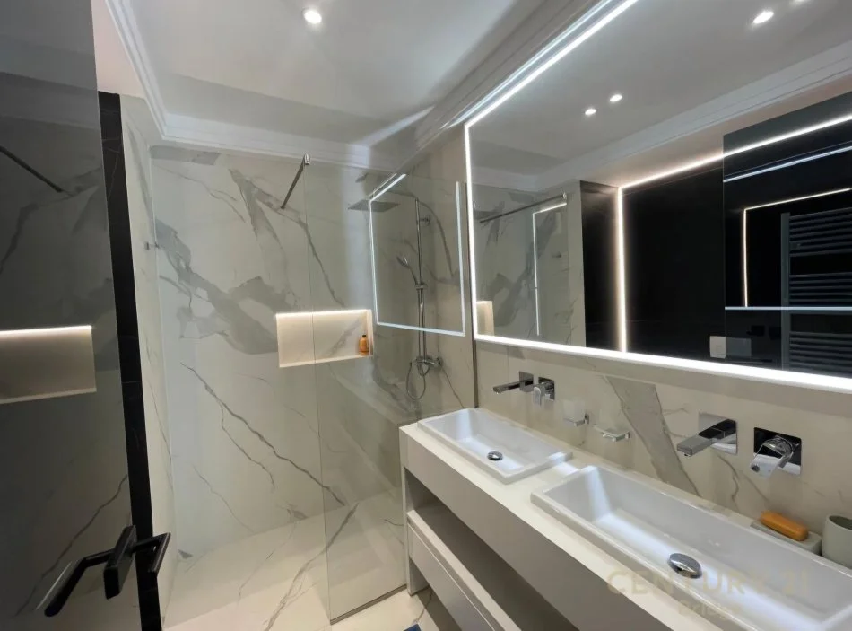 Tirane, jepet me qera apartament 2+1 Kati 5, 165 m² 2.000 € (Kopshti Botanik Zoologjik)