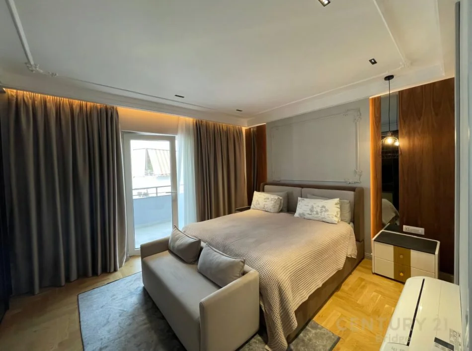 Tirane, jepet me qera apartament 2+1 Kati 5, 165 m² 2.000 € (Kopshti Botanik Zoologjik)