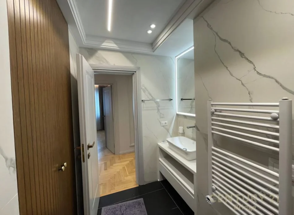 Tirane, jepet me qera apartament 2+1 Kati 5, 165 m² 2.000 € (Kopshti Botanik Zoologjik)