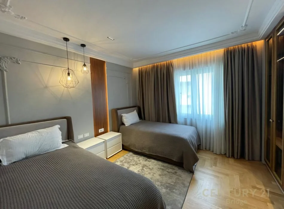 Tirane, jepet me qera apartament 2+1 Kati 5, 165 m² 2.000 € (Kopshti Botanik Zoologjik)