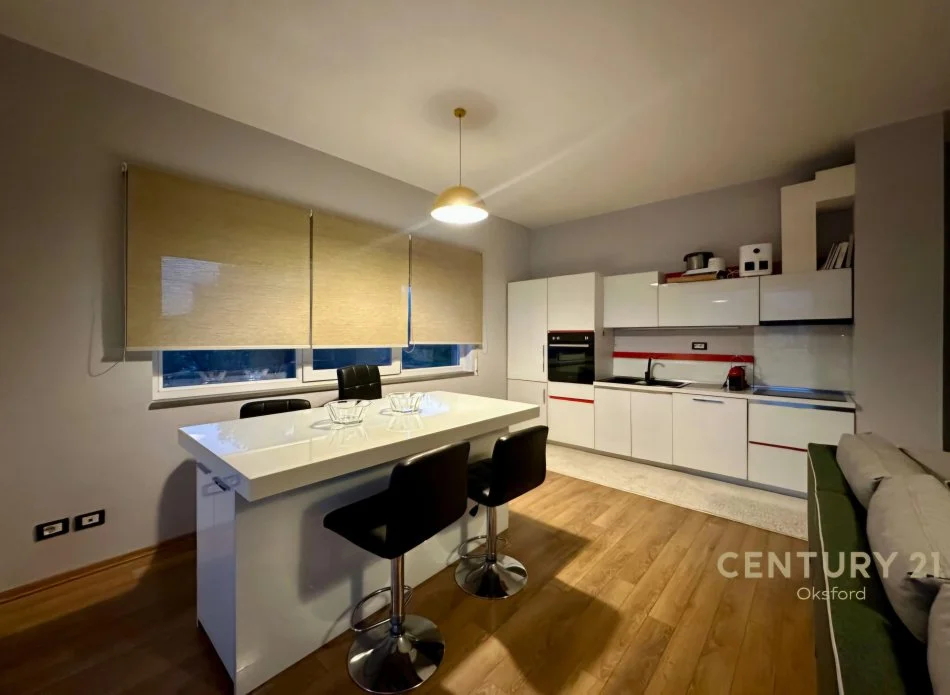 Tirane, jepet me qera apartament 2+1+Ballkon Kati 4, 98 m² 800 € (Kopshti Botanik)