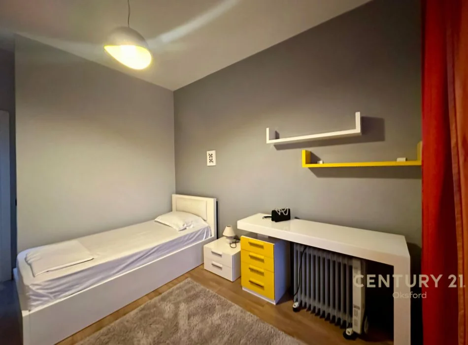 Tirane, jepet me qera apartament 2+1+Ballkon Kati 4, 98 m² 800 € (Kopshti Botanik)