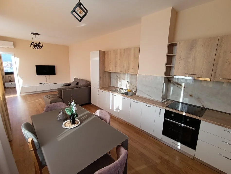Jepet me qera apartament 1+1+Aneks+Ballkon Kati 9, 70 m² 550 € (Tek ura Kristal Center)