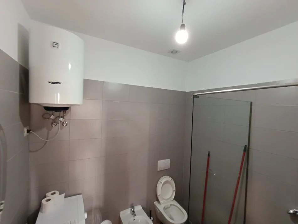 Tirane, jepet me qera apartament 1+1 Kati 9, 55 m² 450 € (Ura kristal center mundesi dhe per Airbnb)