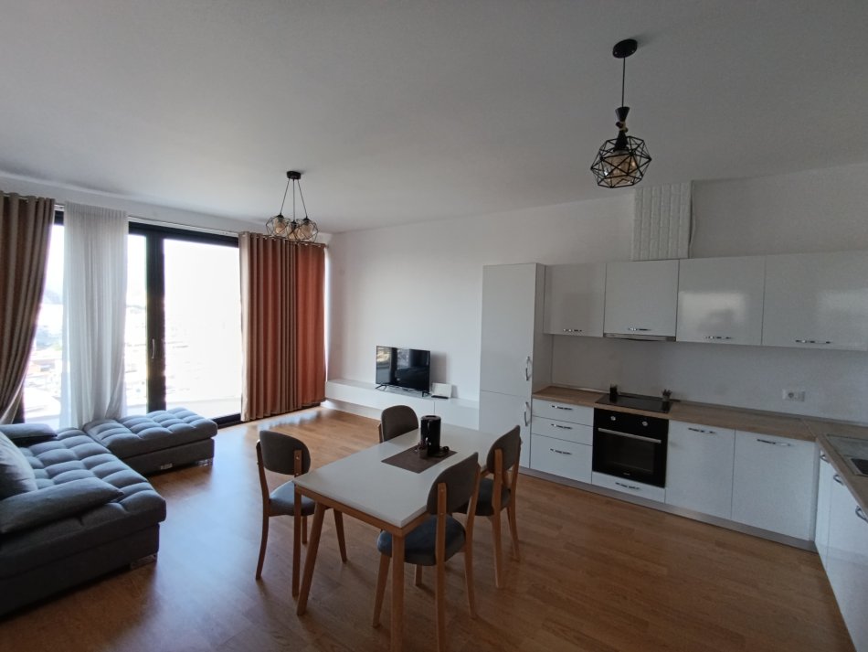 Tirane, jepet me qera apartament 2+1+Aneks+Ballkon Kati 9, 100 m² 800 € (Tek ura Kristal center mundesi perdorimi per Airbnb)
