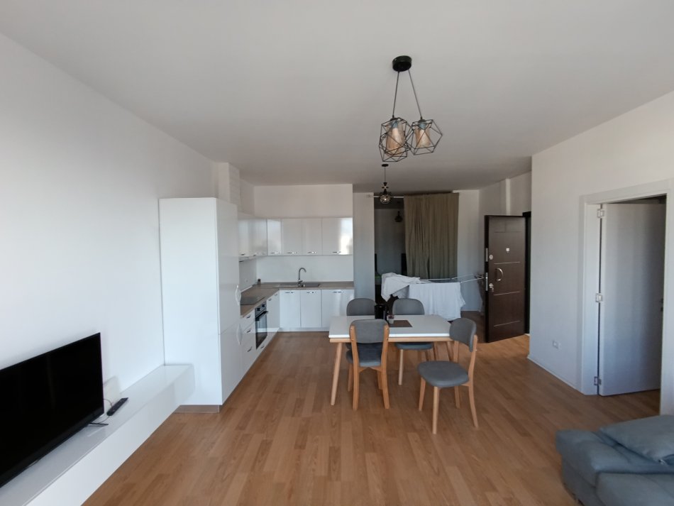 Tirane, jepet me qera apartament 2+1+Aneks+Ballkon Kati 9, 100 m² 800 € (Tek ura Kristal center mundesi perdorimi per Airbnb)