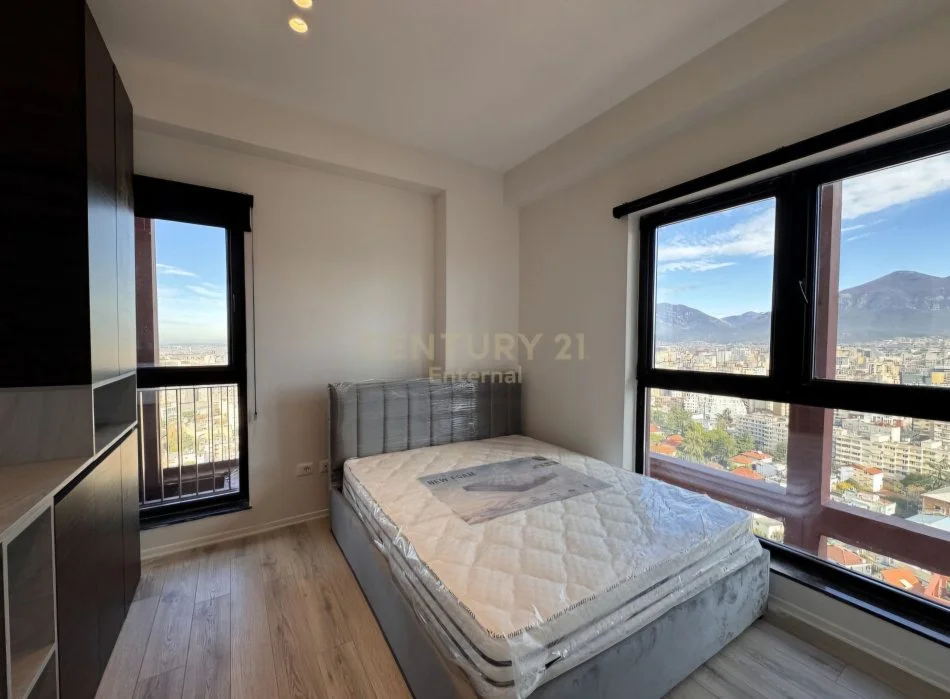 Tirane, jepet me qera apartament 2+1+Ballkon Kati 21, 115 m² 1.500 € (Rruga e Kavajës)