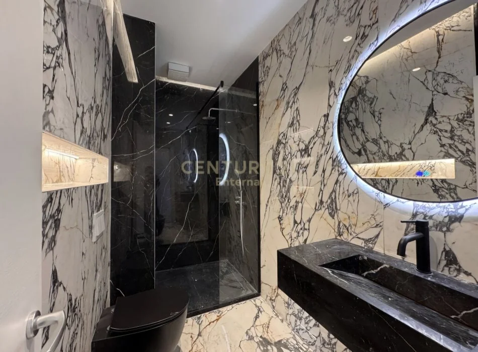 Tirane, jepet me qera apartament 2+1+Ballkon Kati 21, 115 m² 1.500 € (Rruga e Kavajës)