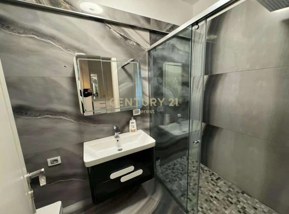 Tirane, shitet apartament 2+1+Ballkon Kati 3, 130 m² 350.000 € (Rruga e Kavajës, Kompleksi Delijorgji)