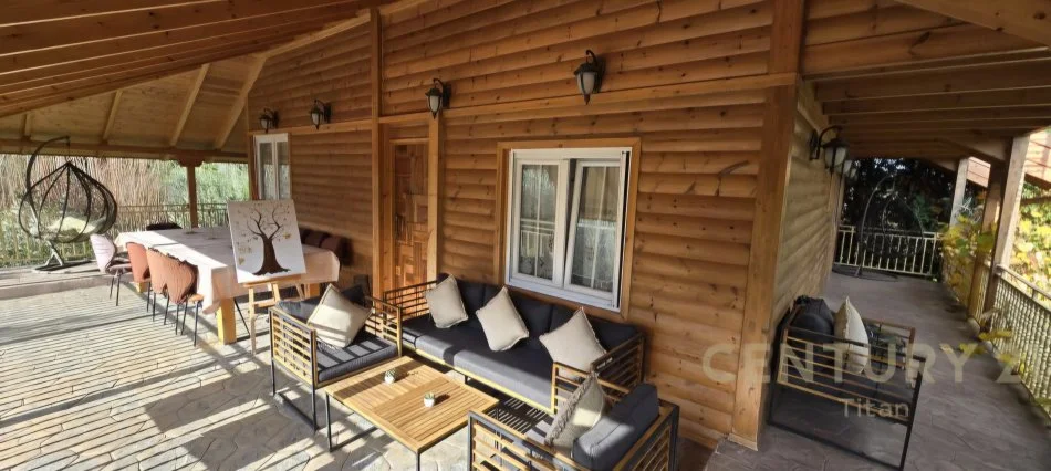 Tirane, shitet ambjent biznesi Kati 3, 160.000 m² 2.000.000 € (Rinas)