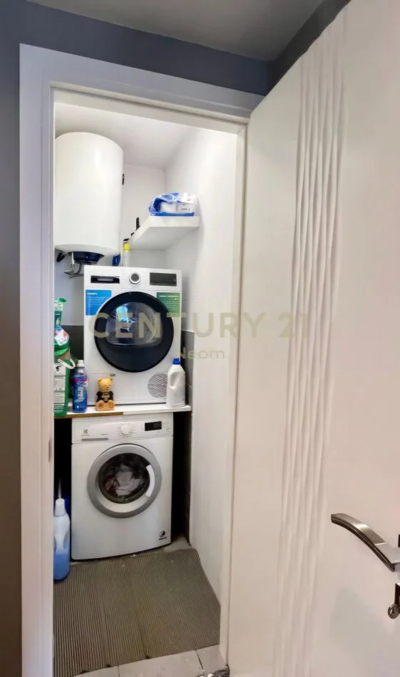 Tirane, shitet 2+1 Kati 4, 98 m² 220.000 € (Liqeni I Thate)