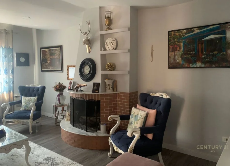 Tirane, shitet Vile 4+1+Ballkon Kati 2, 202 m² 370.000 € (5 Maji)