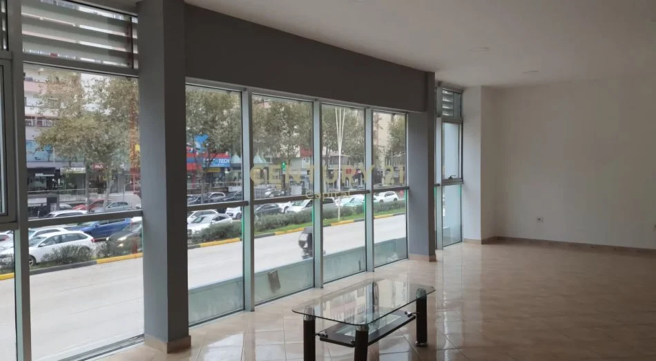 Tirane, jepet me qera ambjent biznesi Kati 2, 200 m² 1.801 € (Laprake)