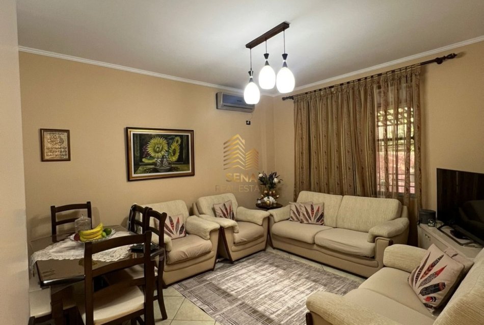Tirane, jepet me qera apartament duplex 2+1+Ballkon Kati 1, 90 m² 450 € (Rruga Don Bosko)