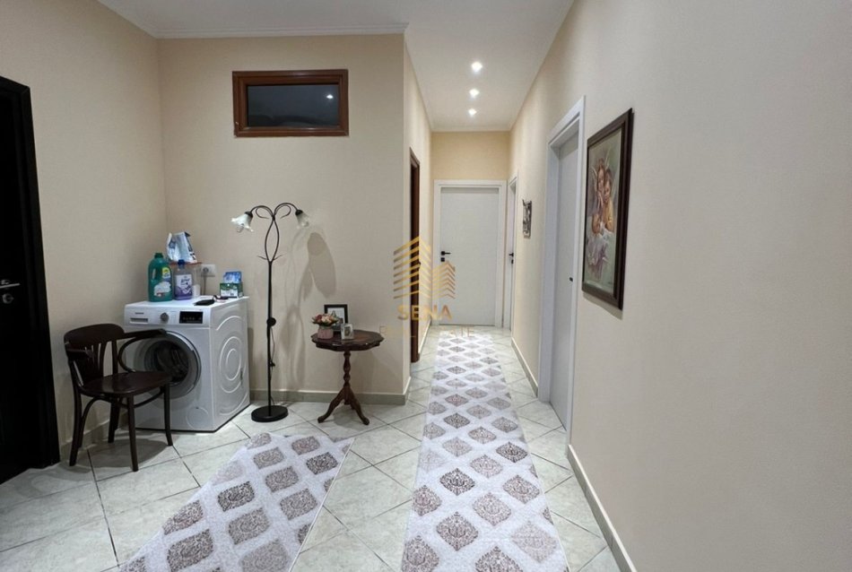 Tirane, jepet me qera apartament duplex 2+1+Ballkon Kati 1, 90 m² 450 € (Rruga Don Bosko)