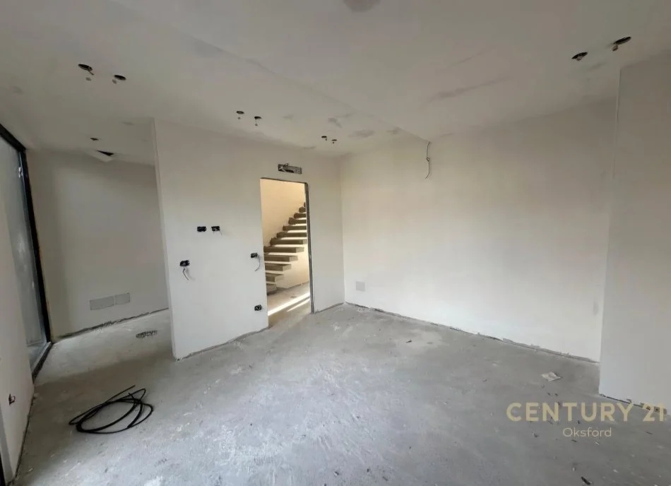 Tirane, shitet Vile 3+1+Ballkon Kati 4, 624 m² 600.000 € (Mjull-Bathore)