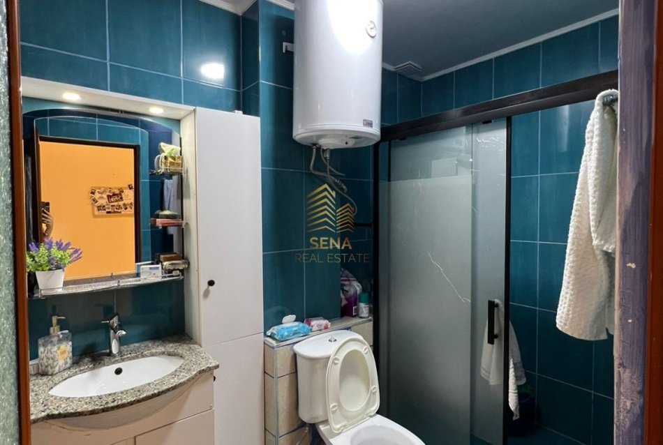 Tirane, jepet me qera apartament duplex 2+1+Ballkon Kati 1, 90 m² 450 € (Rruga Don Bosko)