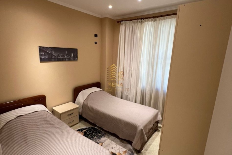 Tirane, jepet me qera apartament duplex 2+1+Ballkon Kati 1, 90 m² 450 € (Rruga Don Bosko)