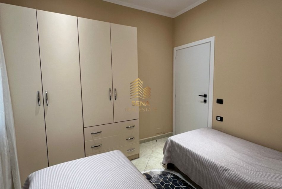 Tirane, jepet me qera apartament duplex 2+1+Ballkon Kati 1, 90 m² 450 € (Rruga Don Bosko)