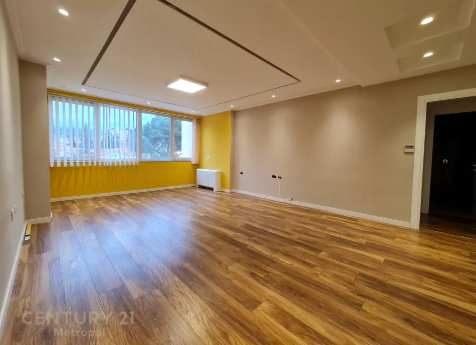 Tirane, jepet me qera zyre Kati 2, 168 m² 1.500 € (Rruga e Elbasanit)