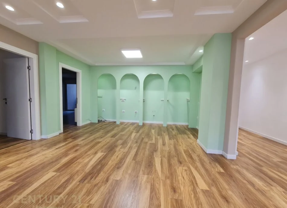 Tirane, jepet me qera zyre Kati 2, 168 m² 1.500 € (Rruga e Elbasanit)