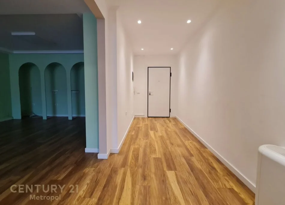 Tirane, jepet me qera zyre Kati 2, 168 m² 1.500 € (Rruga e Elbasanit)