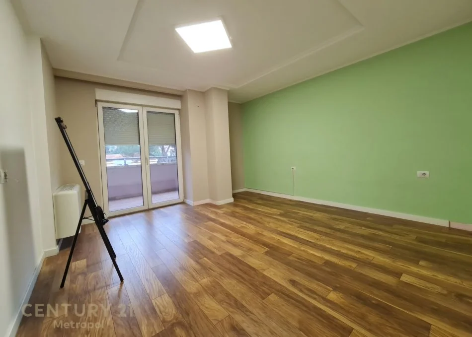 Tirane, jepet me qera zyre Kati 2, 168 m² 1.500 € (Rruga e Elbasanit)