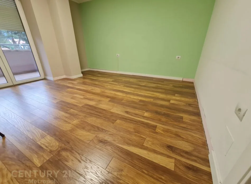 Tirane, jepet me qera zyre Kati 2, 168 m² 1.500 € (Rruga e Elbasanit)