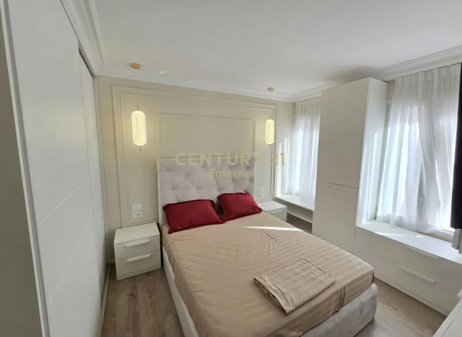Tirane, jepet me qera 2+1 Kati 3, 107 m² 1.000 € (Ambasada Amerikane)