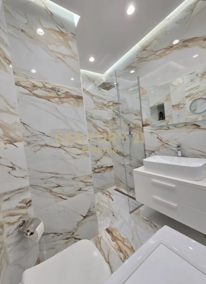 Tirane, jepet me qera 2+1 Kati 3, 107 m² 1.000 € (Ambasada Amerikane)